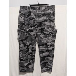 Men's Outdoor Life Black and Gray Camouflage Cargo Pants Size 40x32